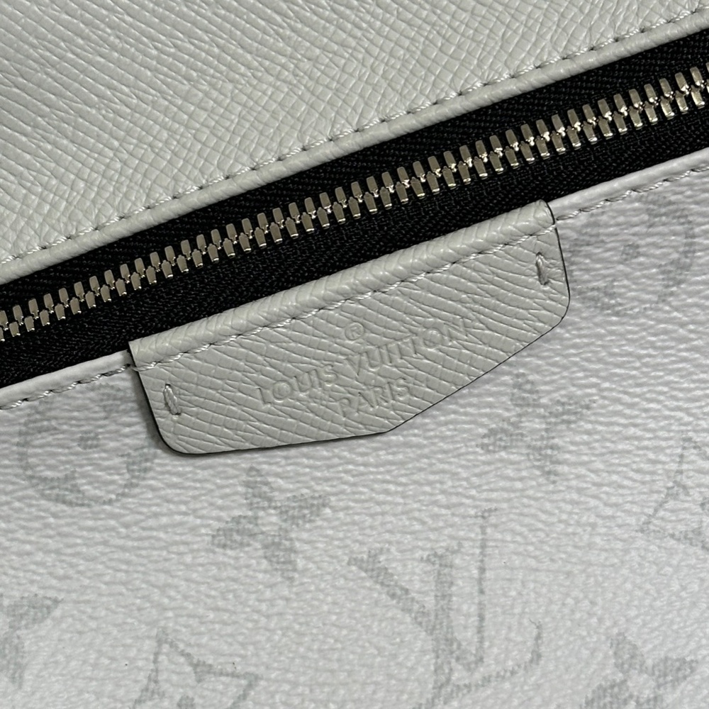 Louis Vuitton Discovery Backpack - Picture 7 of 9